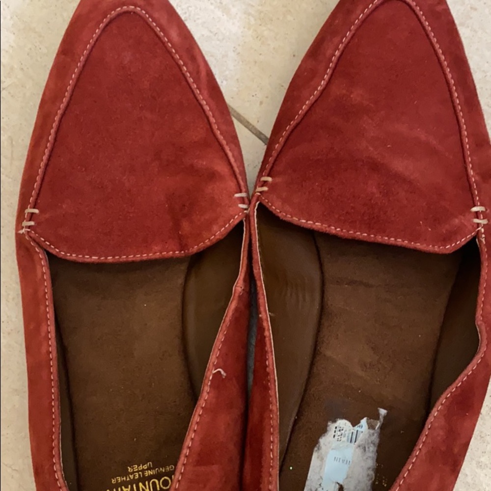 White mountain red suede slip on